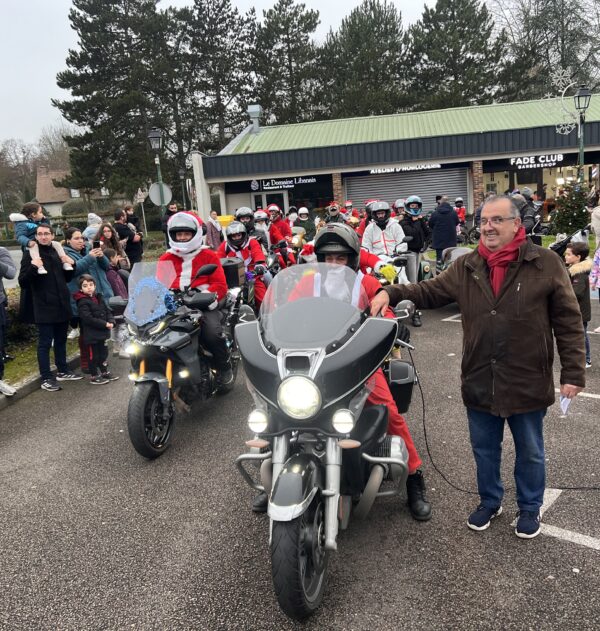 Cortège des peres noel à motos